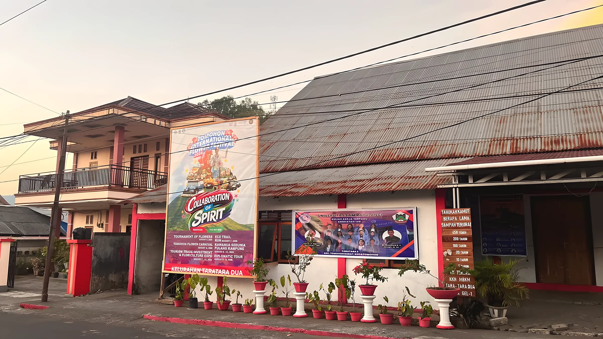 Papan Posko KKT Unsrat Angkatan 149 di kantor kelurahan